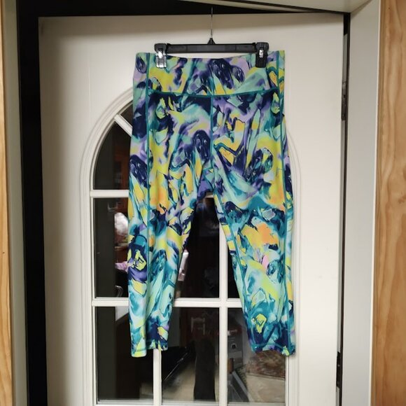 Tek Gear Ultra Stretch Multi-Colored High Rise Cropped Leggings Women's XL - Picture 1 of 2